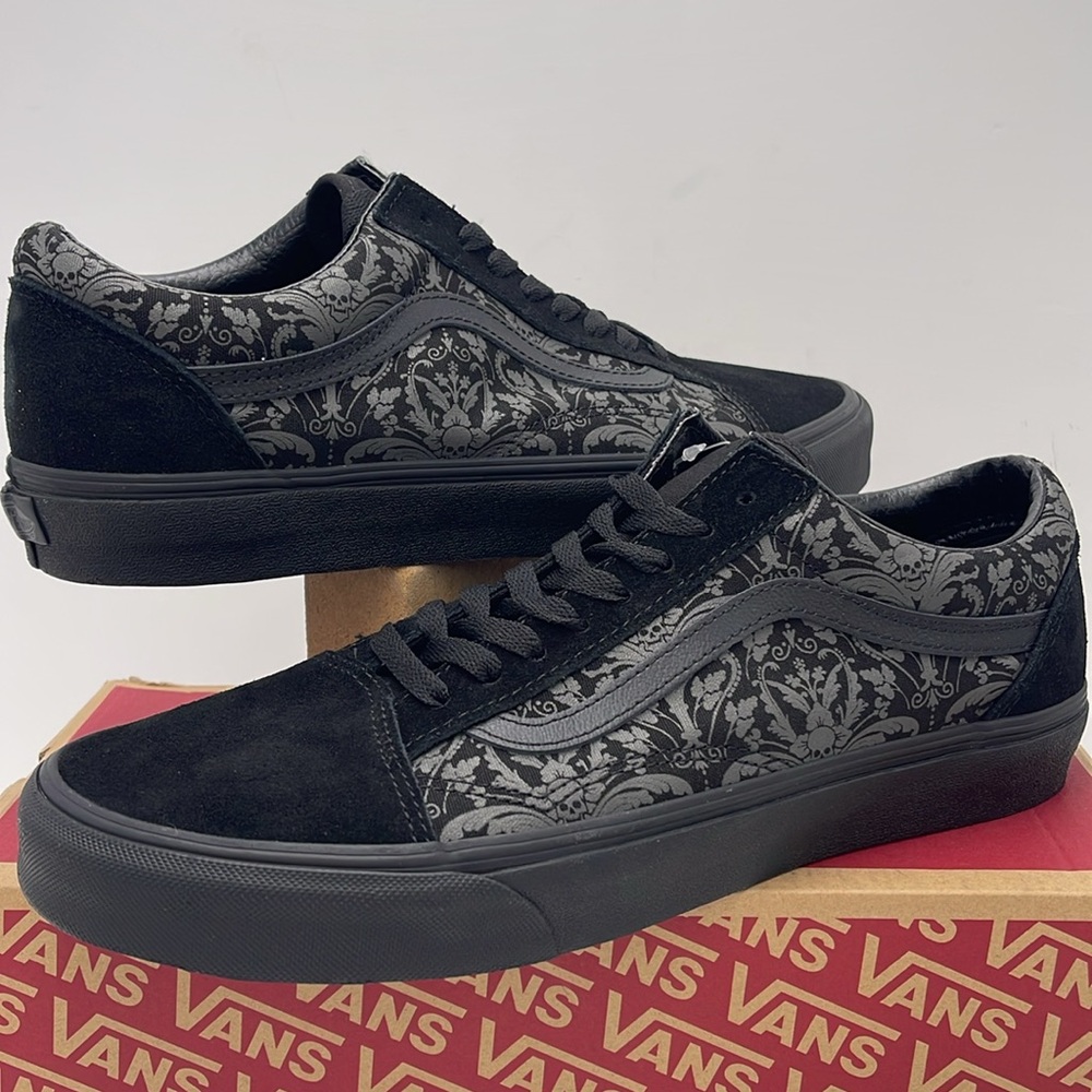 Vans WMNS Black and Gray Patterned Sneakers Old Skool
Skull Tapestry Raven/Black - Picture 9 of 15